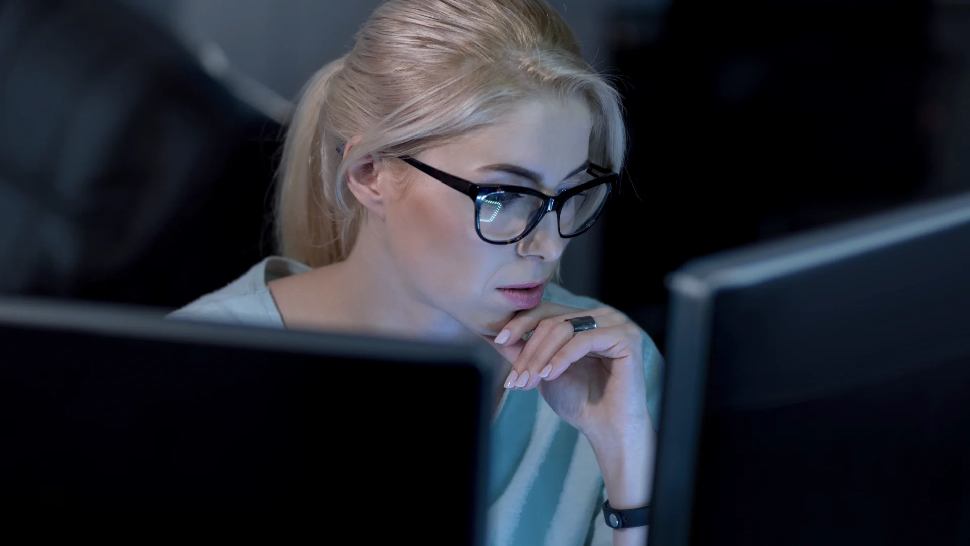 How can companies effectively respond to a cybersecurity incident?